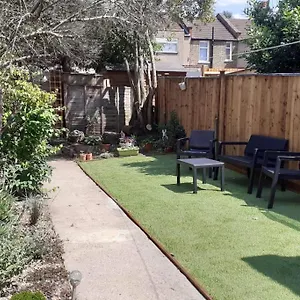 2br Edwardian House In Greenwich Holiday home Abbey Wood
