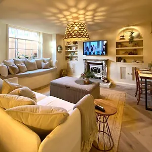 Cosy Away From Home. Apartment Brighton